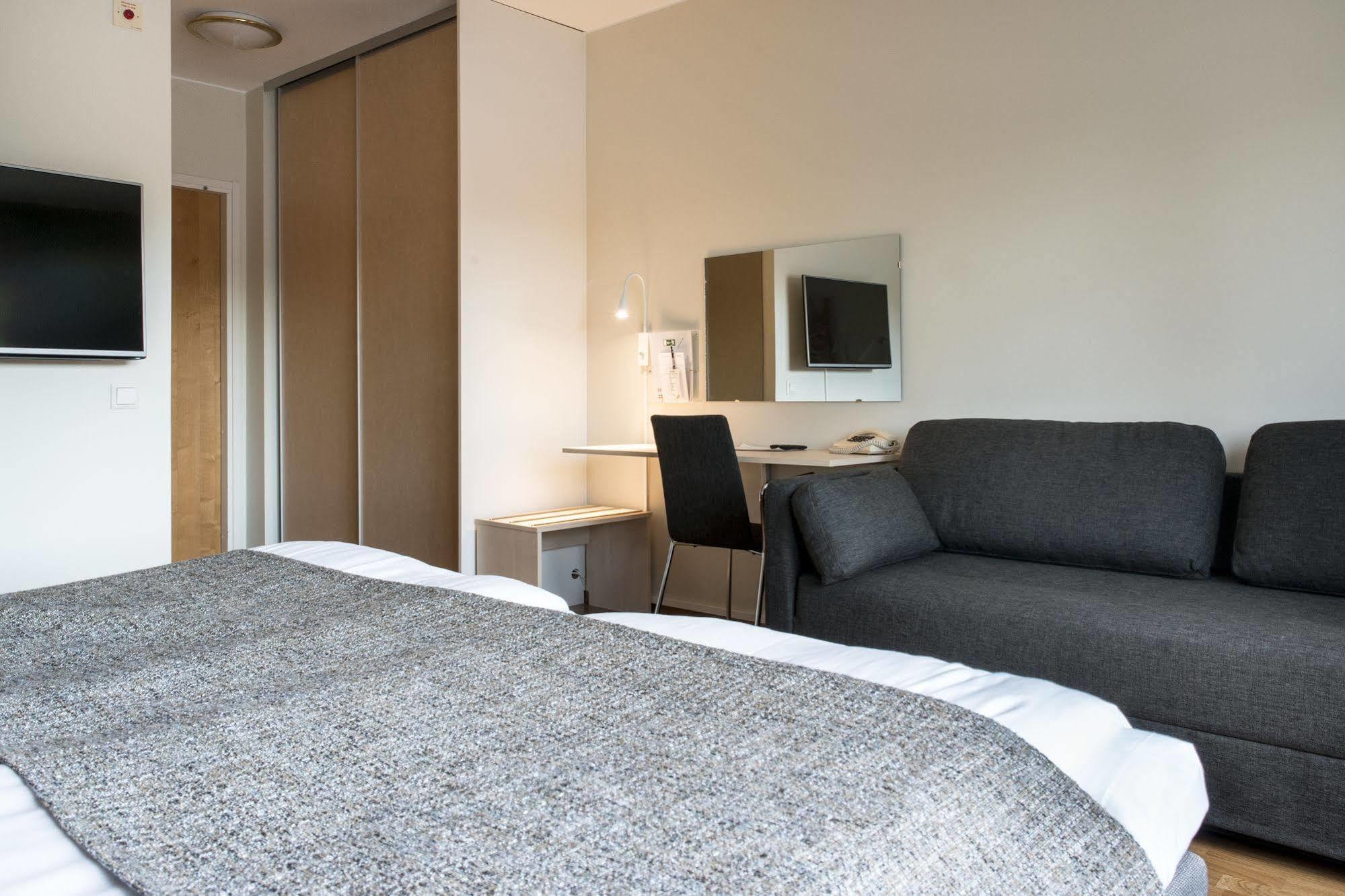 Hotell Bjoerken أوميو المظهر الخارجي الصورة